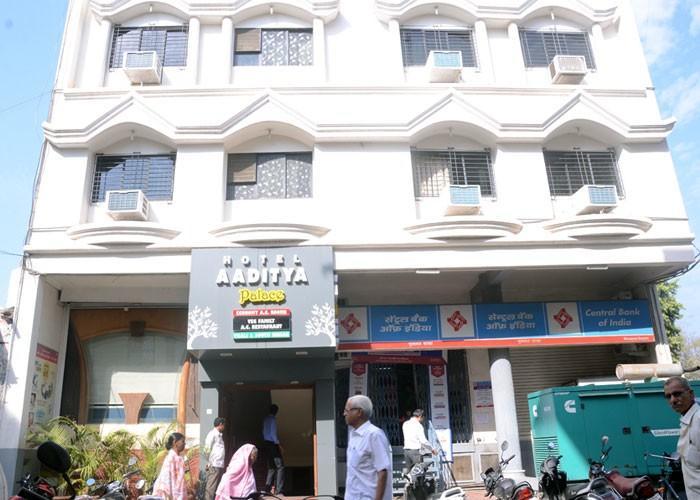 Hotel Aaditya Palace Bhusawal Экстерьер фото