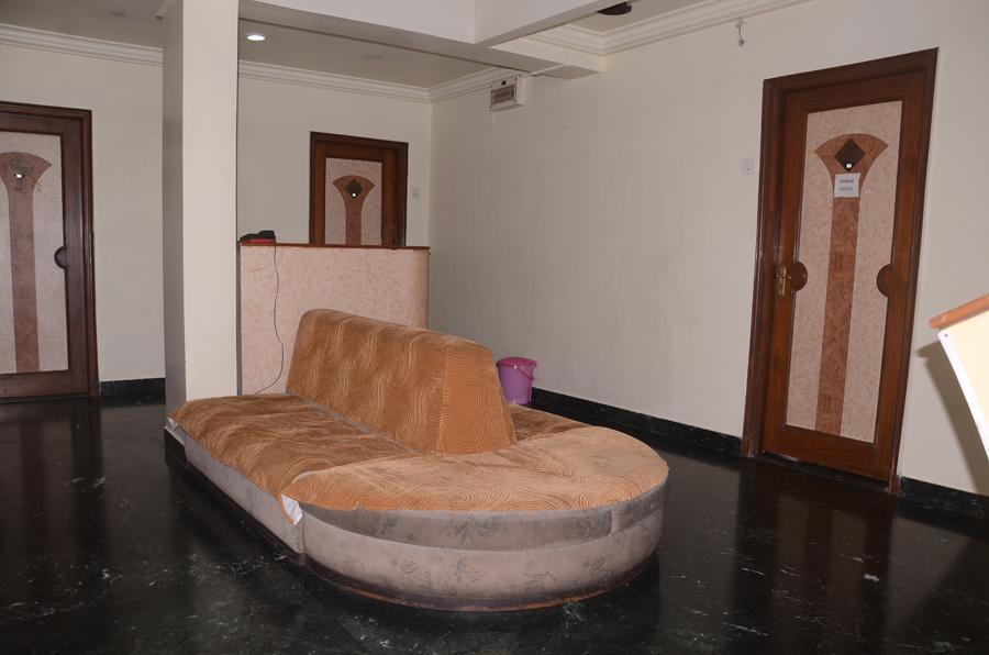 Hotel Aaditya Palace Bhusawal Экстерьер фото