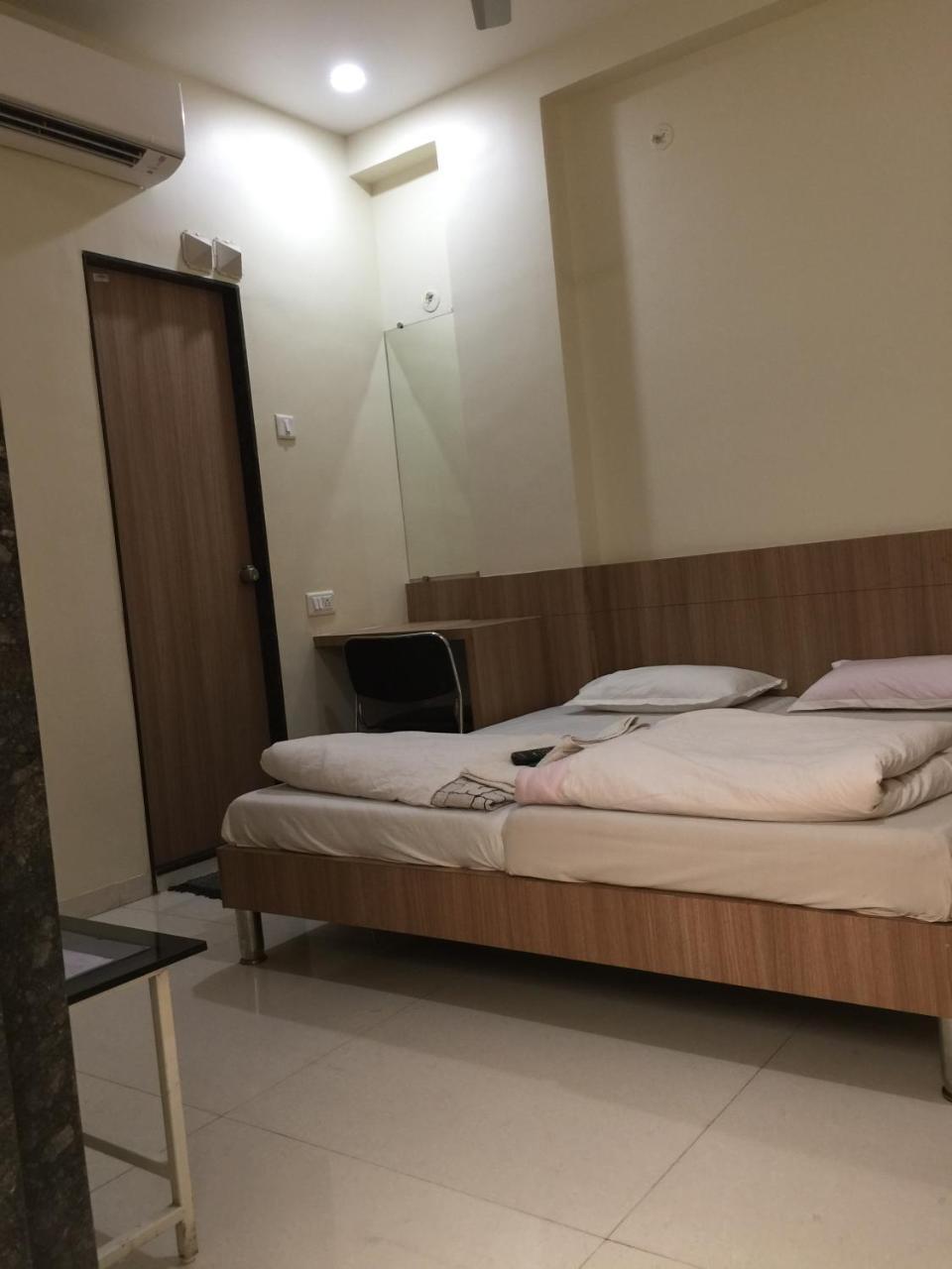 Hotel Aaditya Palace Bhusawal Экстерьер фото